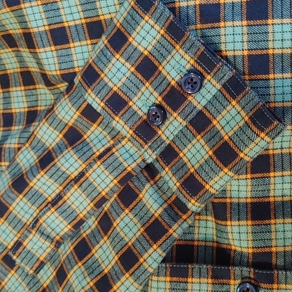 💚Women's Oakley Plaid Flannel Button Down Shirt - Picture 6 of 8